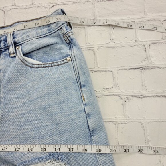 American Eagle Woman’s light blue distressed mom jeans size 6 Regular - Picture 6 of 12